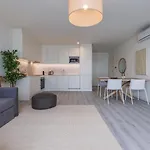 Views By Innkeeper Apartman *