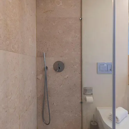 Views By Innkeeper * ליסבון